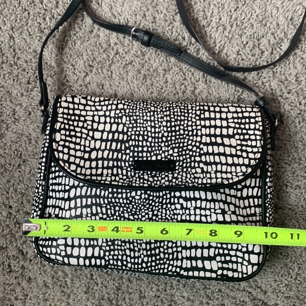 Vera Bradley Crossbody - Picture 7 of 16